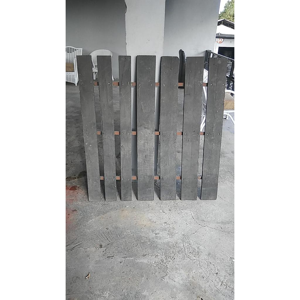 Parrilla para estantería Madera