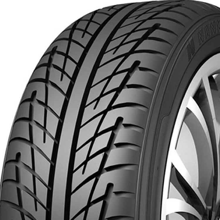 215/40 R17 NANKANG NS1